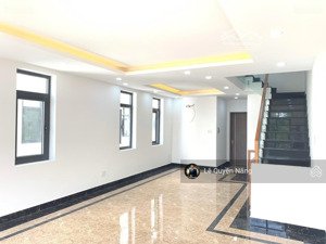 cho thuê shophouse 7x20m giá chỉ 36,5tr/tháng ngay tại lakeview city quận 2. đã hoàn thiện nội thất