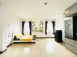 phòng đẹp cửa sổ trời gần cầu bình triệu - có thang máy