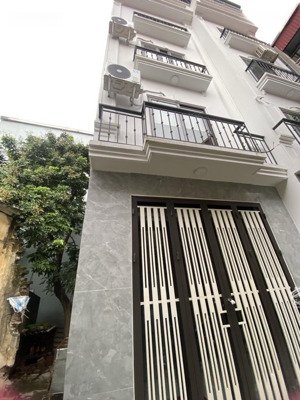chỉ hơn 4,x tỷ cho nhà 5 tầng đẹp khu vực la phù 30m2, mt 3,7m, ô tô cách 30m