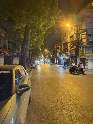 bán nhà mặt đường đê la thành không dính quy hoạch kinh doanh sầm uất 32m2 chào 12,8 tỷ