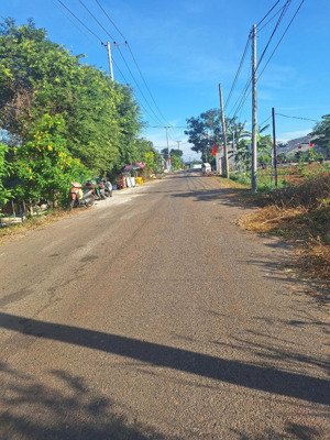 chủ gửi lô đất nở hậu mặt tiền đường số 28 hòa long 298m2/1ty850