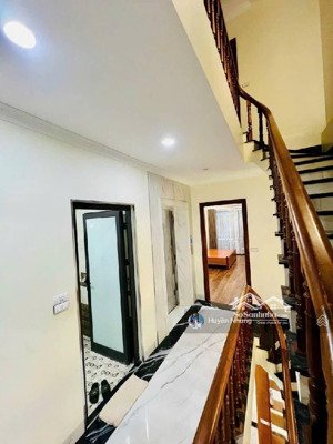 siêu phẩm , bồ đề , 80m*6 tầng thang máy, nội thất xịn, trung tâm, phù howph nhiều nhu cầu.