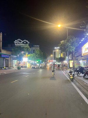 căn góc 2 mặt tiền, 83 đường trần hưng đạo, tân phú 8.9x21m, đúc 1 lầu. giá 28 tỷ