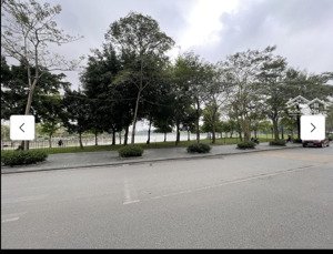 cần bán gấp biệt thự view hồ điều hoà tp giao lưu dt 242m2,4t,mt 14m,2 mặt đường giá 115 tỷ có tl