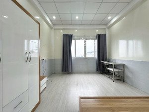 cho thuê studio có cửa sổ siêu thoáng ngay làng đại học, ngã 4 thủ đức