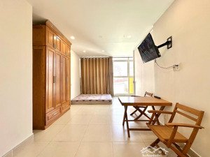 căn hộ studio - full nội thất - cửa sổ trời, ban công - ngay cầu lê văn sỹ