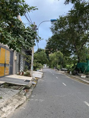 nhà 5m*20 ở kdc phú lợi p7 q8. mt 10m, view công viên. 1 trệt 2 lầu st, 5pn. 7,65 tỷ. 