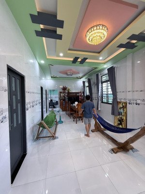 bán nhà đầy đủ nội thất 8x27m gần chợ định trung, bình đại giá 1.6tỷ tl nhà mới xây kv yên tĩnh