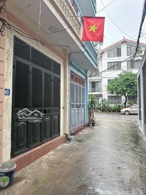 nhà dân xây cực chắc chắn - ngõ thông ô tô các ngả - dòng tiền 8 triệu/tháng