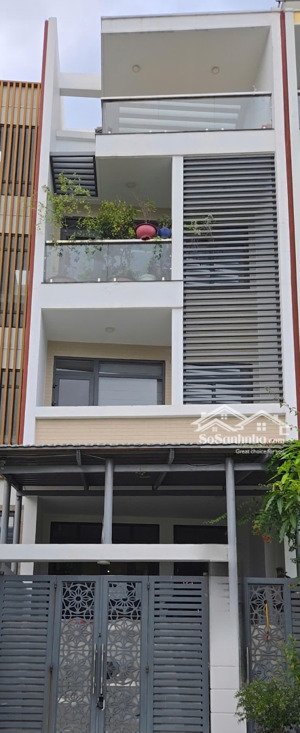 nhà mặt tiền, ngang hơn 5m, diện tích 110m2, một đời chủ lâu năm hoàn công đầy đủ, giá 13 tỷ 500