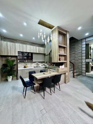 bán nhà nguyền văn cừ 55m2-5 tầng-mt 6m-hơn 11 tỷ-ô tô-full nội thất-6 ngủ-pháp lý rỏ ràng-sổ vuông