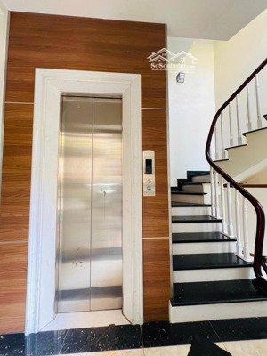 một không gian đẹp giữa lòng hai bà trưng thang máy ô tô đỗ cửa giá chỉ: 23,5 tỷ(tl)