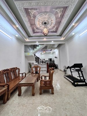 cho thuê nhà ở 1 trệt, 2 lầu, nhà đẹp, khu dân cư đông đúc, long thới, nhà bè