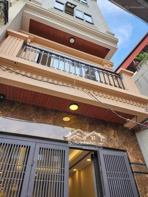 cho thuê nhà nguyên căn tại văn cao, diện tích 50m2x5t, thông sàn. giá cho thuê 12 triệu/tháng