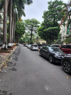 cho thuê nhà phân lô nguyễn thị định - đỗ quang - trung hòa, cầu giấy. dt 70m2x5 tầng, giá 25tr