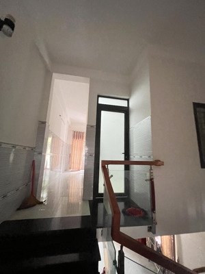 bán nhà 2 tầng mt nguyễn lương bằng, ngay bãi tắm nam ô. gần toà nhà trung nam, cách biển 200m.