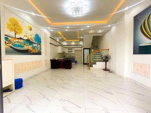 n3021 cho thuê nhà tại trung hành - ô tô đỗ cửa
