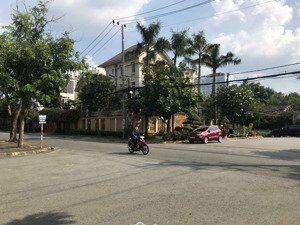 cho thuê biệt thự góc 2 mặt tiền - khu dân cư làng đại học - phước kiển - nhà bè giá : 20tr