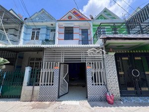 bán nhà mới 68m2 sổ hồng riêng ngay thị trấn cần giuộc