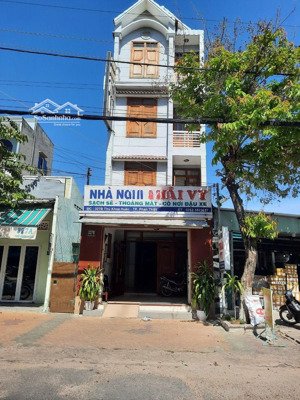 bán khách sạn 14 phòng 2 mặt tiền trung tâm phan thiết, sổ đỏ riêng, dòng tiền ổn định, giá 10,2ty