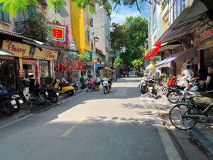 nhà 6 tầng thang máy, vị trí mặt ngõ chợ 245 phố định công, dt 64m mt 6.6m giá đầu tư