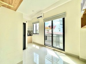 phòng cửa sổ trời mới xây gần công viên lê thị riêng
