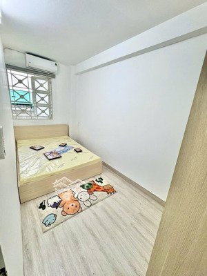 căn 2 phòng ngủ 50m2 không giới hạn người ở ngay xóm chiếu, quận 4