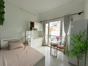 cho thuê 2pn khu vực quận 4 ban công lớn