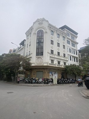 cho thuê tòa nhà hoàng ngân, trung hòa, cầu giấy 130 mét 6 tầng thang máy lô góc
