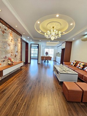 chính chủ bán chcc tòa n09b1 thành thái, công viên cầu giấy. căn góc 109m2, 3pn, 2wc