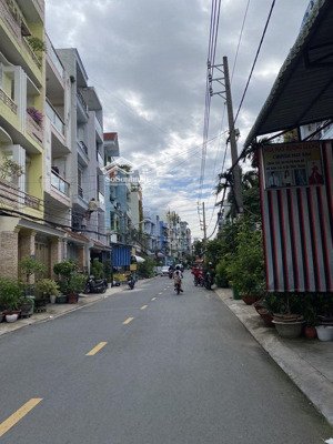 mặt tiền đs17 gần chợ hạnh thông tây, quang trung, p11, gò vấp. 4,2x28m. 3 tầng. chỉ 13tỷ2 còn tl
