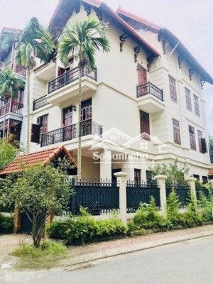 chính chủ cần cho thuê gấp nhà sân vườn kim mã, dt 120m2 x 4 tầng, ô tô vào nhà. gía 23tr/th