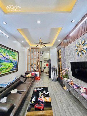 cho thuê nhà riêng trung kính, cầu giấy, 40m2 5 tầng 4pn full đồ 13 triệu