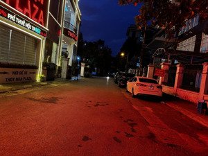 bán nhà đất phân lô phương canh dt 49,8m2 - mt 4m - lô góc 2 mặt ngõ. ngõ rộng 8m - 3 ô tô tránh