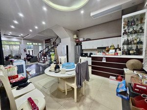 bán gấp biệt thự sân vườn việt hưng 150m2-4 tầng- mt 7.8m-hơn 36 tỷ-ô chờ thang máy-vĩa hè rộng