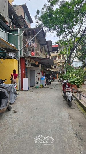 tôi cần bán gấp trong tuần chtt khu quỳnh mai 1ngủ 1 khách vs kk , tầng 3 cầu thang rộng chỉ 2,3 ty