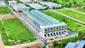 Bán căn 2 lầu dự án nhà phố Phước Đông New City, Trảng Bàng giá tốt chỉ 1,8 tỷ sổ sẵn Lh 093867909 xem sổ và nhà