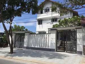 chủ định cư nước ngoài nên bán thu hồi vốn và cần bán nhanh biệt thự mặt tiền nguyễn tất thành