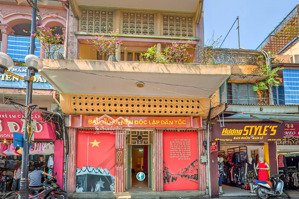 cho thuê nhà mặt phố hàng đào 200mx3t, mt 8m, vị trí siêu đẹp, vài bước chân là ra đến hồ gươm