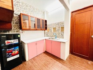 cho thuê 1pn bếp riêng rộng, thoáng full nội thất, giá chỉ 5,5 triệu xách vali vào ở. lh 