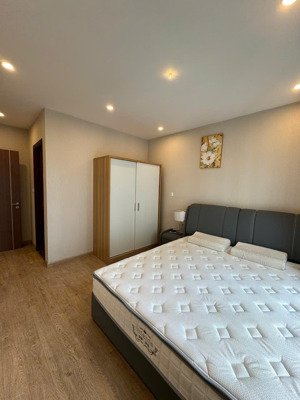 (giá tốt nhất toà) chính chủ cần nhượng lại căn 2 phòng ngủ - 76m2 full nội thất tại florence