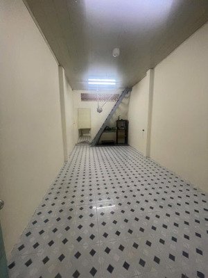 nhà mới sơn gần sân bay trệt lầu 2pn 1wc nguyễn văn công p3 gv giá chỉ 7 triệu