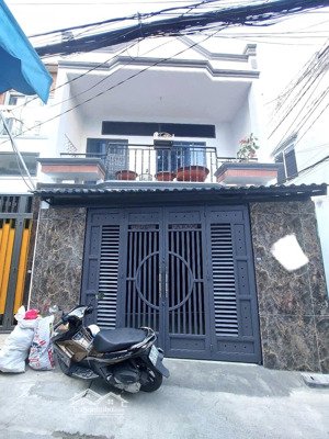 trệt lầu 5x13m có 3pn 2wc, hẻm xe hơi phạm văn bạch p.15 tân bình, giá 9,5 triệu