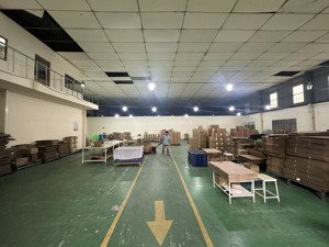 cho thuê xưởng 2300m2 - 100 triệu hóc môn, nền epoxy, pccc vách