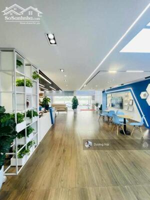 Bán tòa nhà Văn phòng Mặt phố Hoàng Cầu Đống Đa - 240m2 9 tầng - View hồ Dòng tiền 3 tỷ/năm