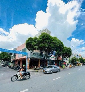 bán mt nguyễn văn lượng p10 gv dt 5.6x17m. gía: 21tỷ tl. vị trí cực đẹp, không có căn thứ 2 so sánh