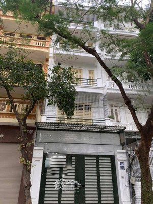 tôi cần cho thuê nhà ngõ 9 nguyên hồng - thành công, dt 50m*5 tầng, oto đỗ cửa, giá 18tr/th