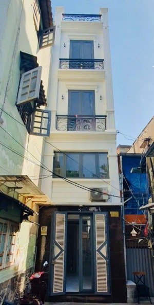 mặt tiền thụt vĩnh khánh phường 8 quận 4 ngang 4m 4 tầng 5,2 tỷ tl rẻ nhất