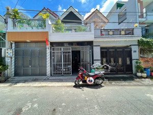 nhà hoàn công,3 p ngủ, sân xe hơi. đ.trần quang khải, dĩ an,4,7 tỷ, lh 