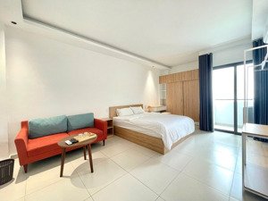 cho thuê phòng ban công đẹp q1 gần chợ tân định, nhà thờ tân định, cầu bông, công viên lê văn tám